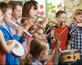 ecole de musique enfant tambourin flute guitare