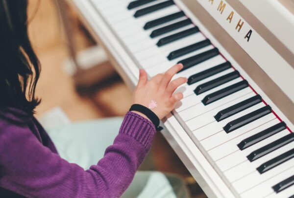 Enfant qui joue du piano