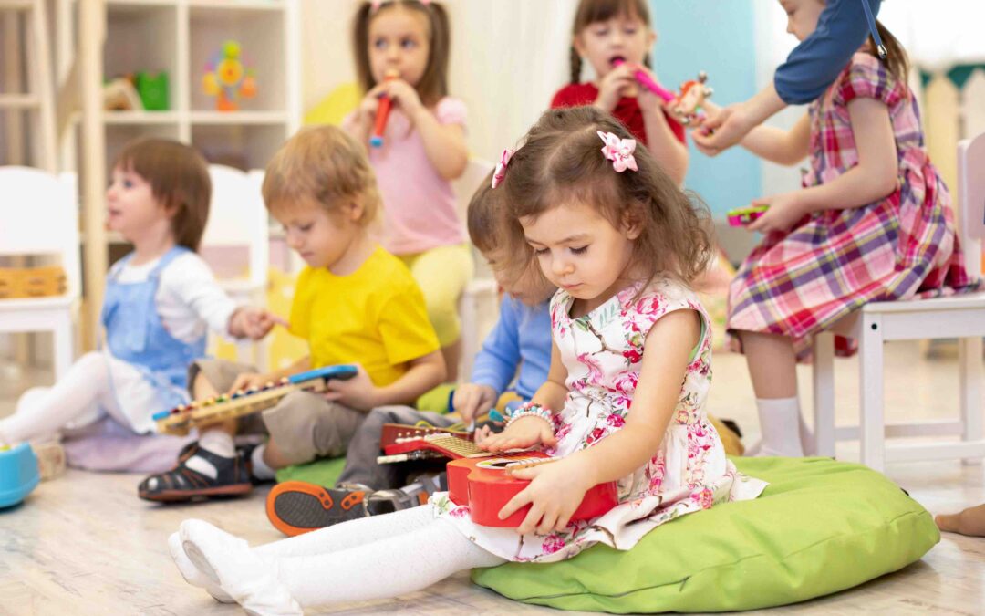 stage musique enfant qui joue de la musique ensemble