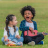 activites-bebe-paris-enfants-jouant-guitare-et-xylophone-