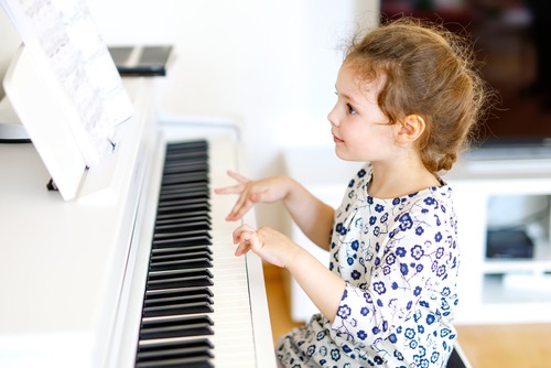 a quel age commencer le piano